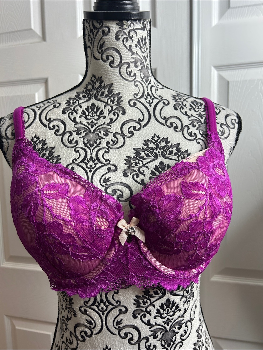 Victoria's Secret Lace Underwire Bra - Magenta Lined Demi 36D